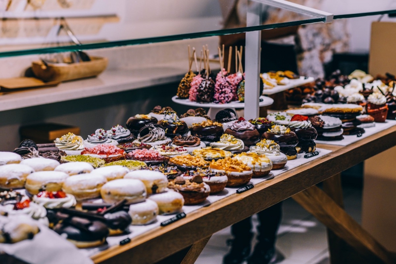 boulangerie-BENDEJUN-min_shop_dessert_pastry_bakery_counter-184398